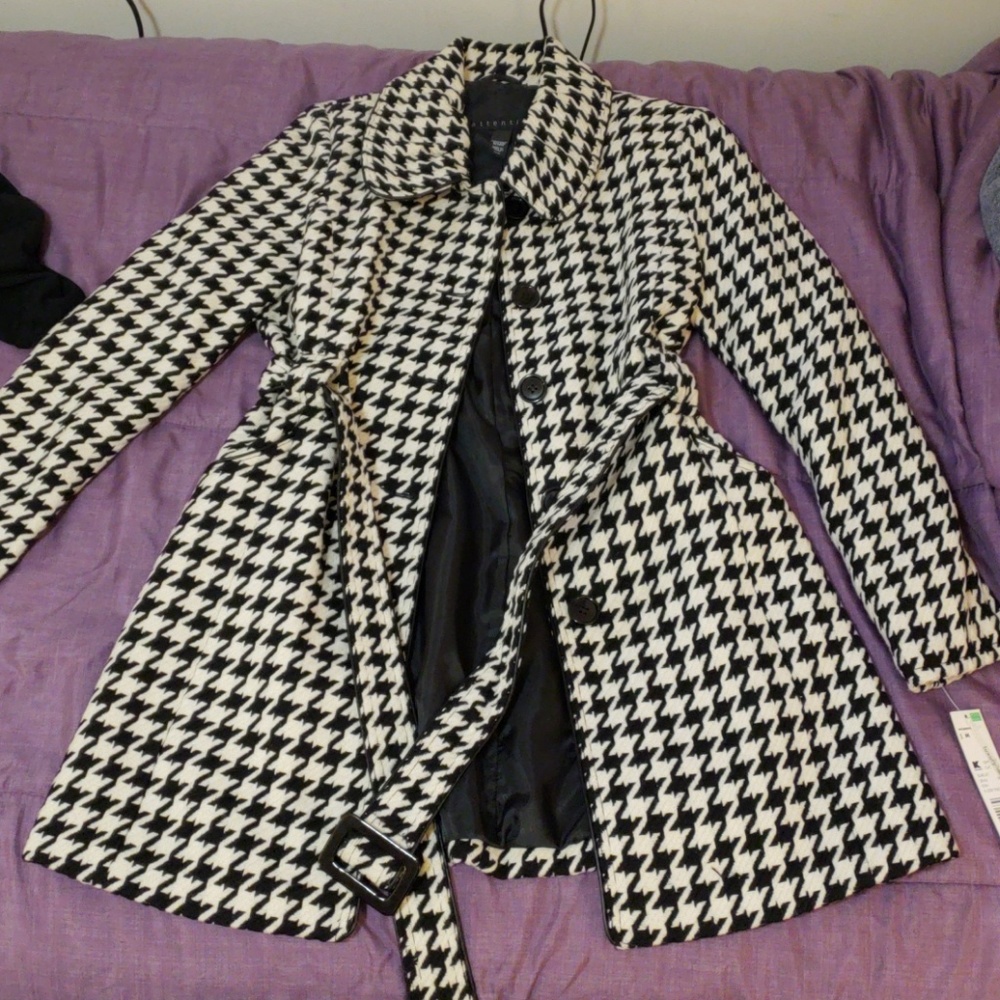 Attention brand coat